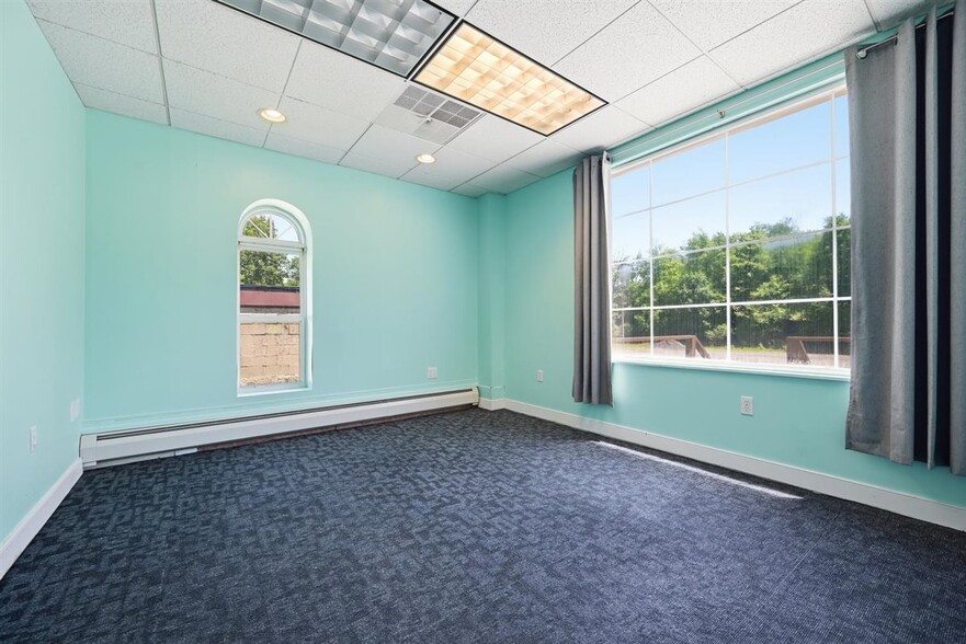 More Photos Of 90 N Franklin St, Pen Argyl Office Residential For Sale