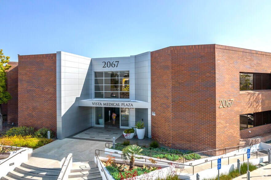 Primary Photo Of 2067 W Vista Way, Vista Medical For Lease