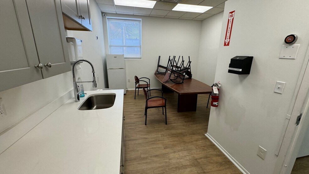 More Photos Of 236 Blackford Ave, Middlesex Warehouse For Lease