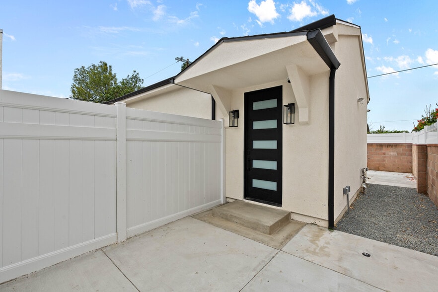 More Photos Of 15952 Simonds St, Granada Hills Apartments For Sale