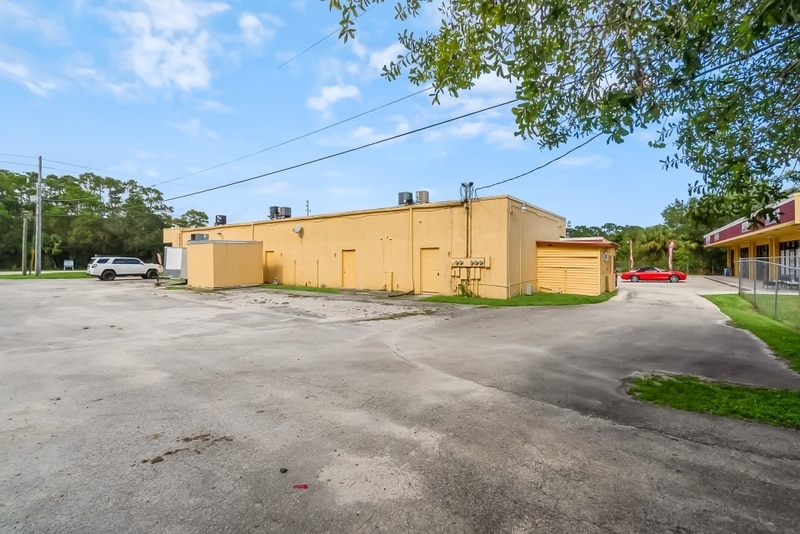 More Photos Of 5180-5186 Turnpike Feeder Rd, Fort Pierce General Retail For Sale