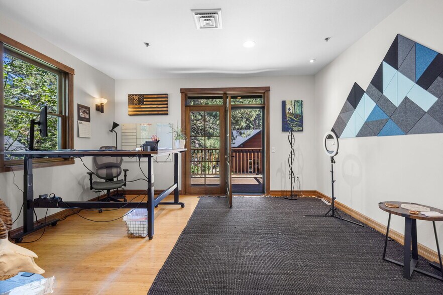 More Photos Of 750 Buckaroo Trl, Sisters Office For Sale