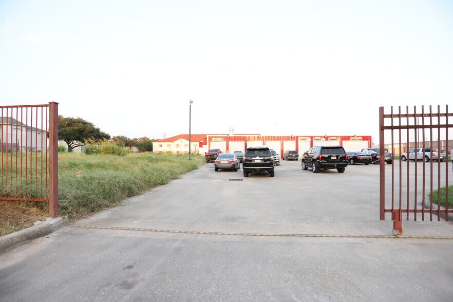 More Photos Of 101 Wells Fargo Dr, Houston Auto Repair For Sale