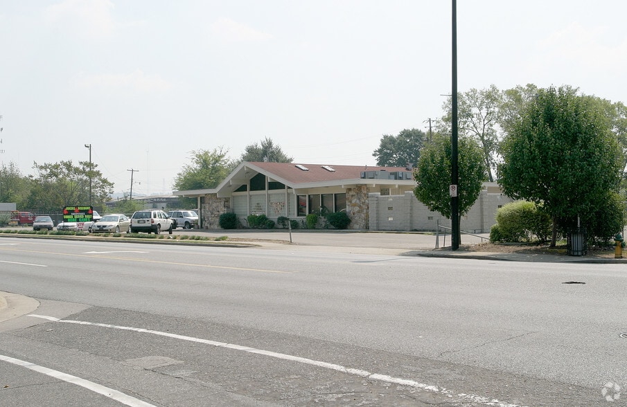 More Photos Of 1037 3rd Ave W, Birmingham Freestanding For Sale