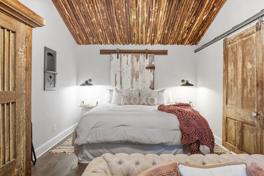 More Photos Of 608 W Morse St, Fredericksburg Specialty For Sale