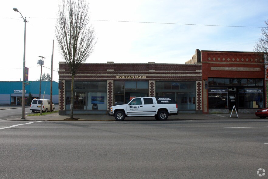 More Photos Of 720 E 1st St, Newberg Storefront For Lease