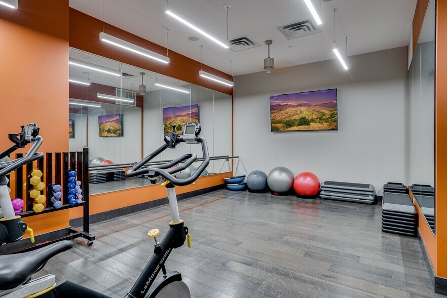 More Photos Of 2410 University Ave W, Saint Paul Apartments For Lease
