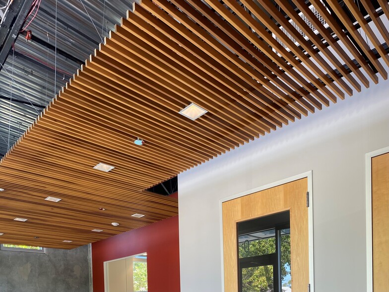 More Photos Of 1987 Leghorn St, Mountain View Office For Lease
