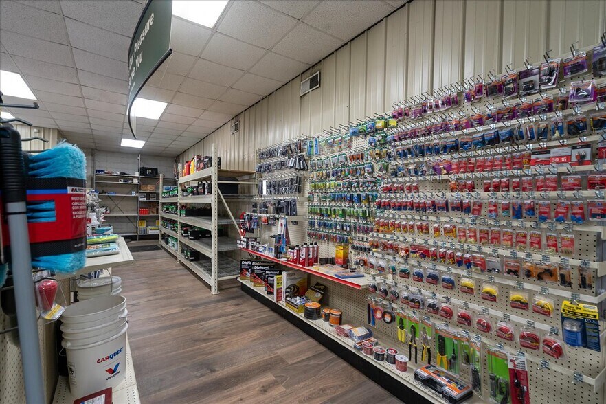 More Photos Of 317 General Daniel Ave N, Danielsville General Retail For Sale