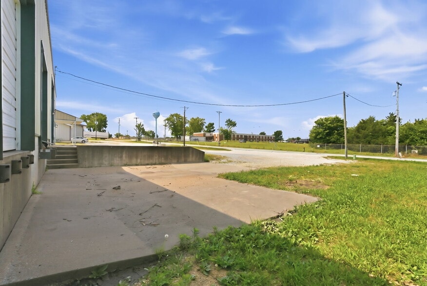 More Photos Of 136 N Prigmor Ave, Joplin Industrial For Sale
