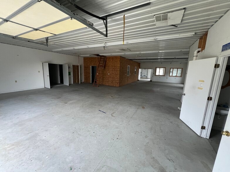 More Photos Of 1789 York Rd, Gettysburg Light Distribution For Lease