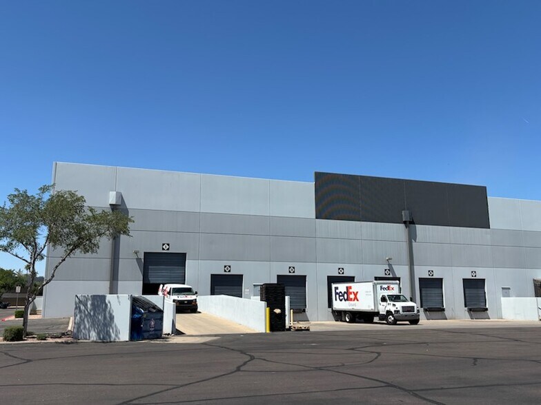 More Photos Of 2075 W Obispo Ave, Gilbert Distribution For Lease