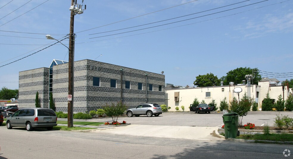More Photos Of 615 Claremont Ave, Norfolk Light Manufacturing For Lease