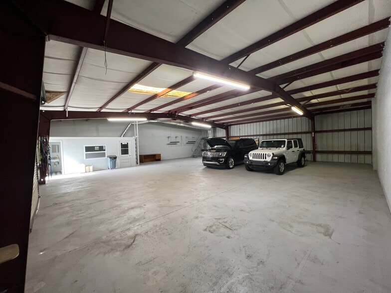 More Photos Of 3031 Gusty Ln, Orlando Warehouse For Lease