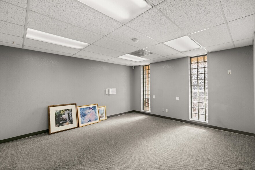 More Photos Of 872 E Sahara Ave, Las Vegas Medical For Lease