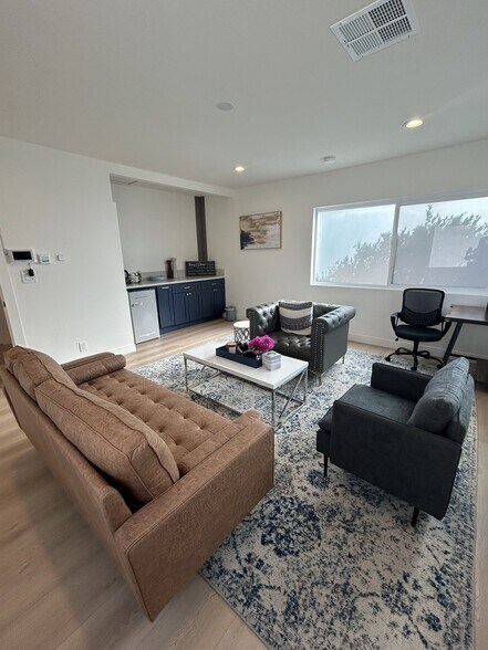 More Photos Of 22157 Clarendon St, Woodland Hills Office Residential For Sale