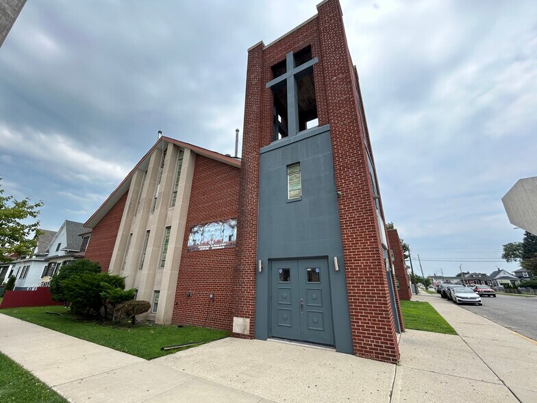 Primary Photo Of 4743 Northcote Ave, East Chicago Specialty For Sale