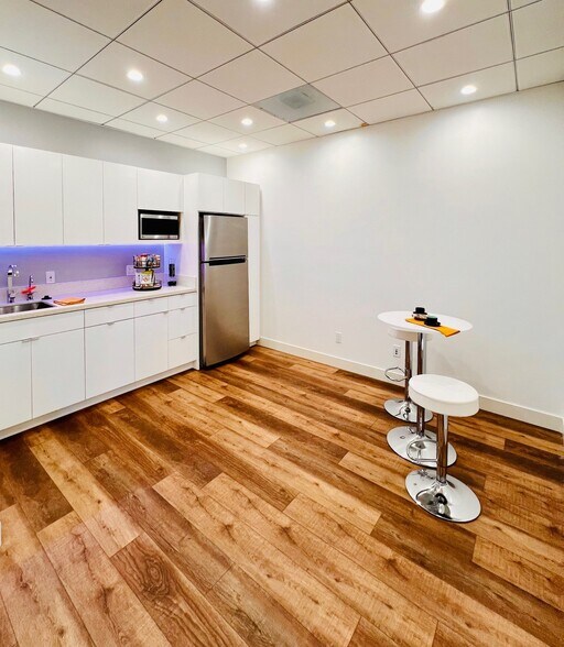 More Photos Of 11965 Venice Blvd, Los Angeles Loft Creative Space For Lease