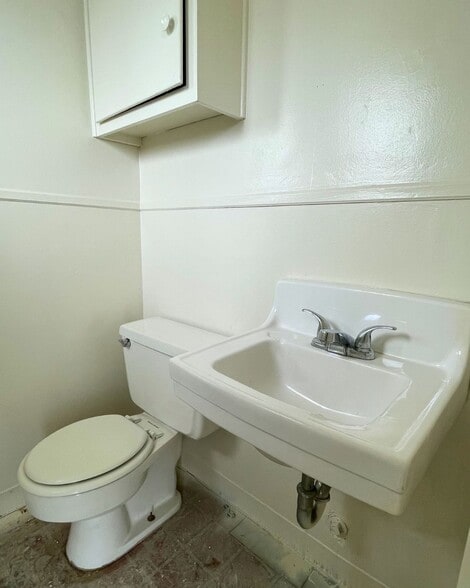 More Photos Of 143 S Citrus Ave, Covina Storefront For Lease