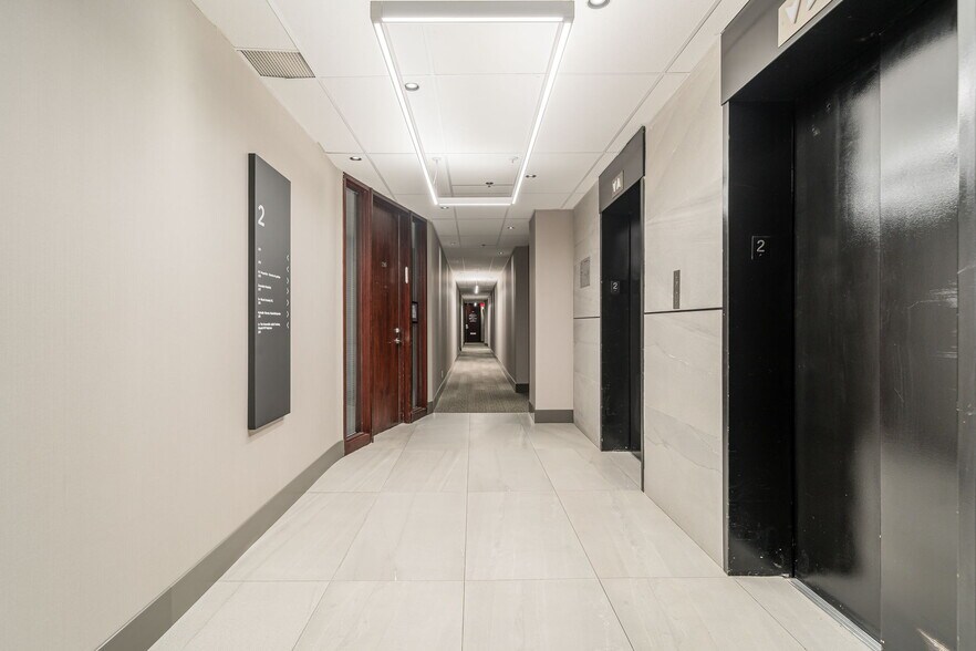 More Photos Of 1100 Boul Crémazie E, Montréal Office For Lease