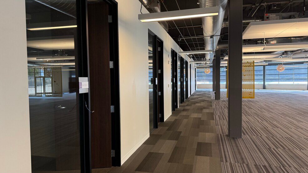 More Photos Of 801 S 60th St, West Allis Office For Lease