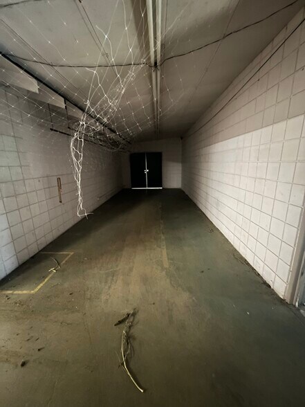 More Photos Of 5309 Rogue River Hwy, Rogue River Warehouse For Sale