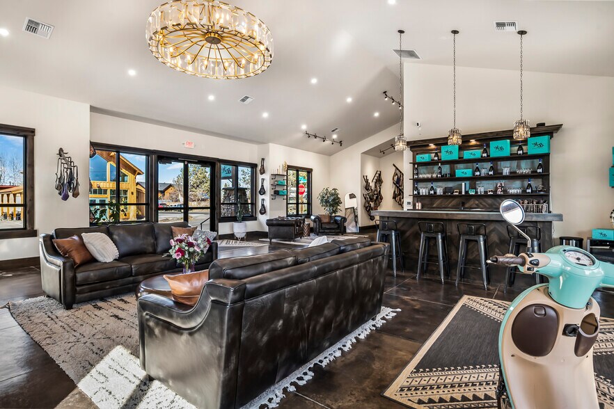 More Photos Of 19885 7th St, Bend Flex For Sale