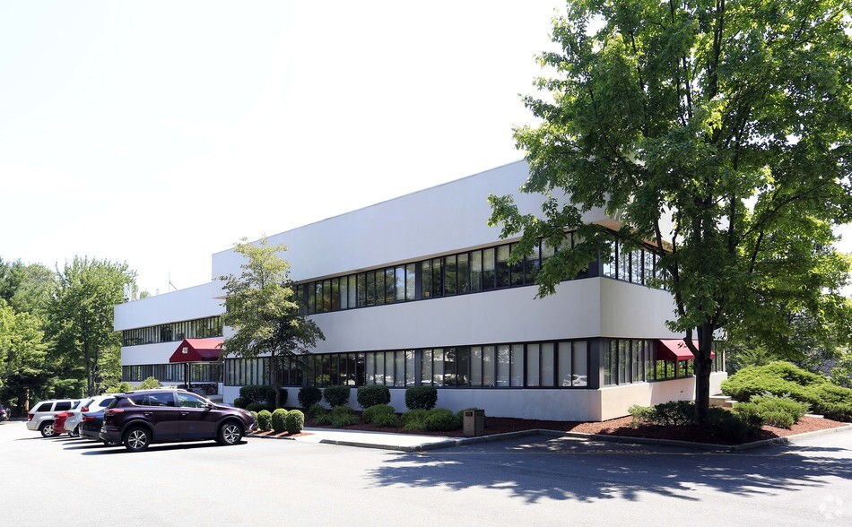 Primary Photo Of 400 Executive Blvd, Ossining Office For Sale