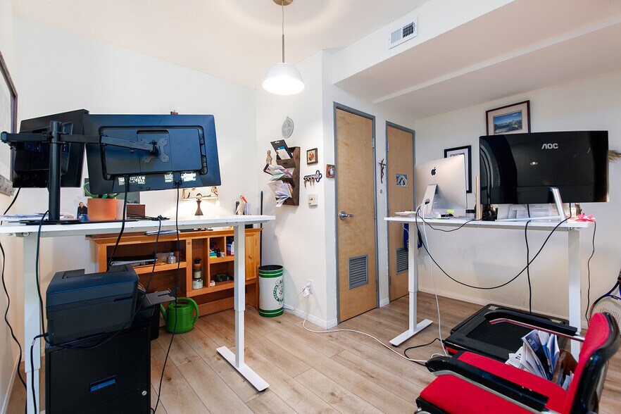 More Photos Of 1940 Garnet Ave, San Diego Medical For Sale