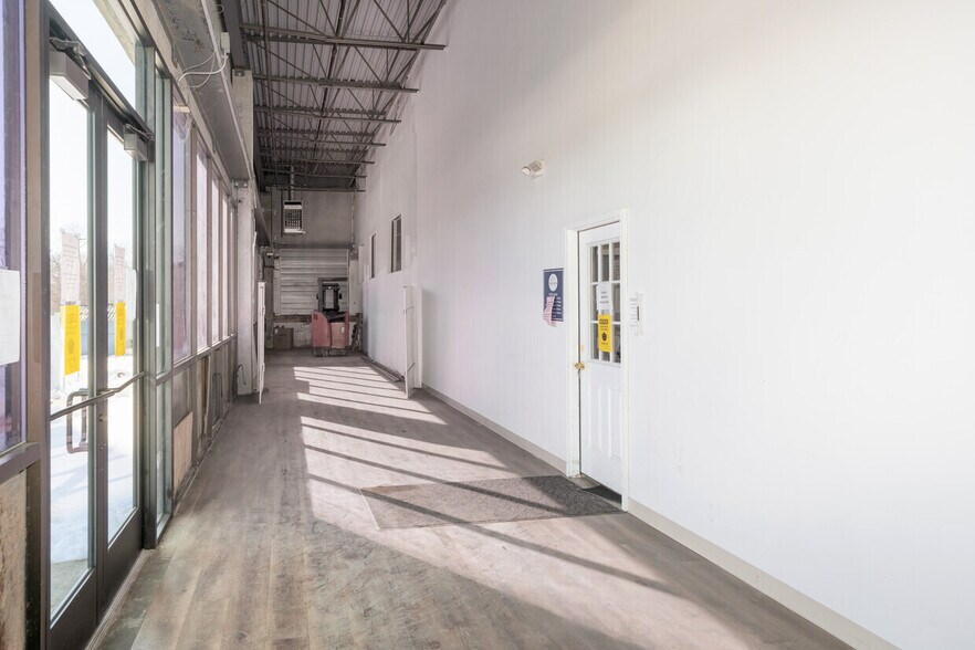More Photos Of 450-460 Veterans Dr, Burlington Light Distribution For Lease