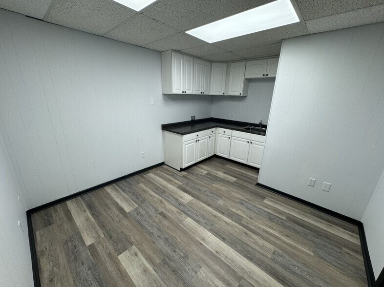 More Photos Of 220 Recker Hwy, Auburndale Warehouse For Sale