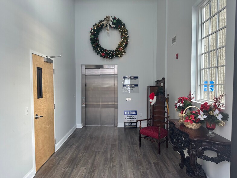 More Photos Of 1004 Princetown Rd, Schenectady Office For Lease