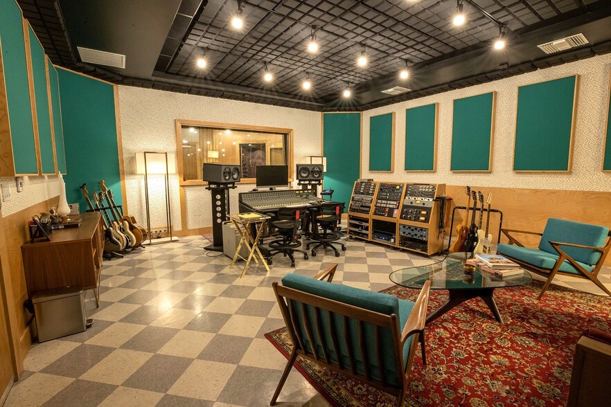 More Photos Of 211 W Avenue 33, Los Angeles Warehouse For Sale
