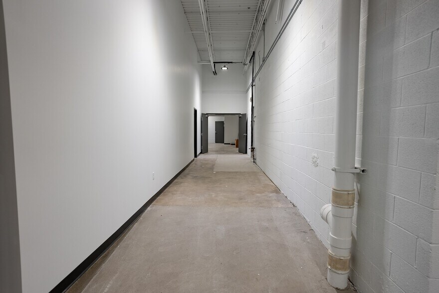 More Photos Of 6798-6816 Big Beaver Blvd, Beaver Falls Light Manufacturing For Lease