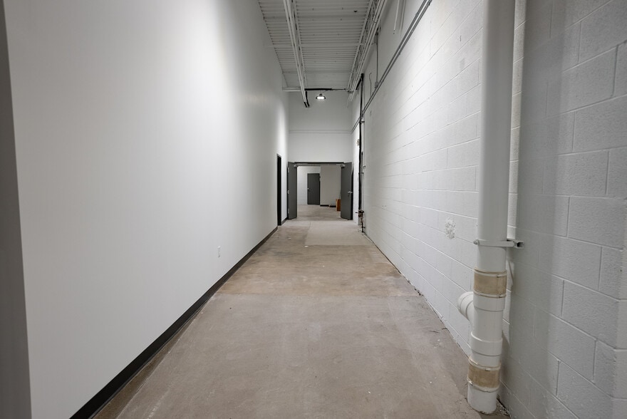 More Photos Of 6798-6816 Big Beaver Blvd, Beaver Falls Light Manufacturing For Lease