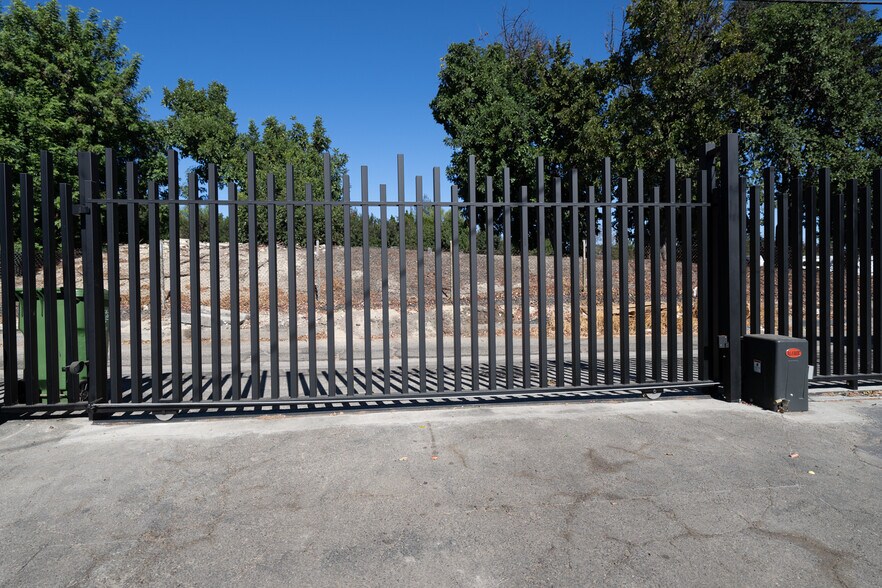 More Photos Of 19525-19527 Ventura Blvd, Tarzana Medical For Sale