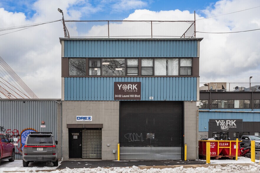 More Photos Of 34-02 Laurel Hill Blvd, Maspeth Warehouse For Lease