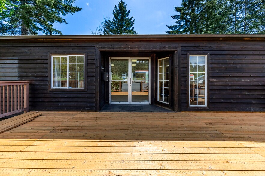 More Photos Of 45632 McKenzie Hwy, Vida Flex For Sale