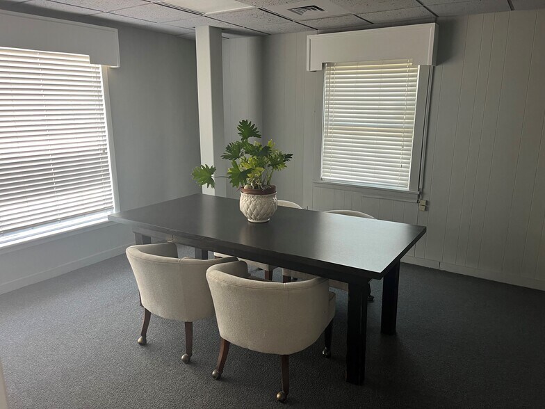 More Photos Of 5680 Churchland Blvd, Portsmouth General Retail For Sale