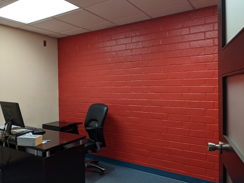 More Photos Of 435-437 N Varney St, Burbank Warehouse For Lease