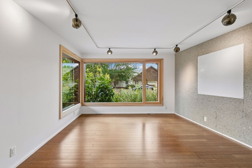 More Photos Of 901 NE 23rd Ave, Saint Anthony Office For Sale