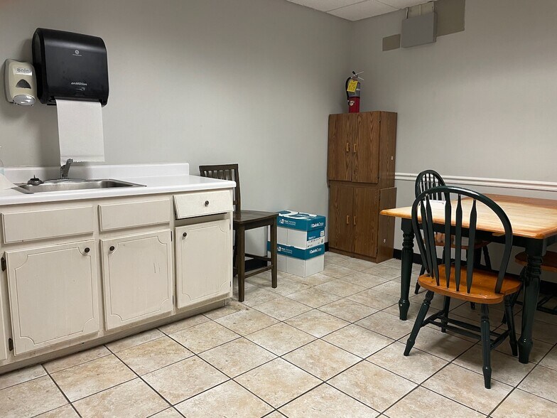 More Photos Of 3318 Mercer University Dr, Macon-Bibb Freestanding For Lease