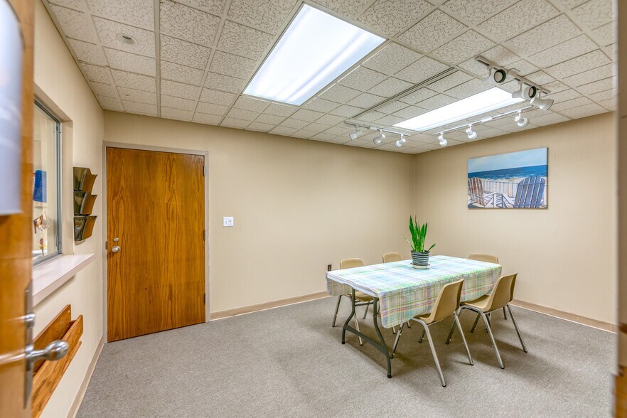 More Photos Of 40 Hurley Ave, Kingston Medical For Sale