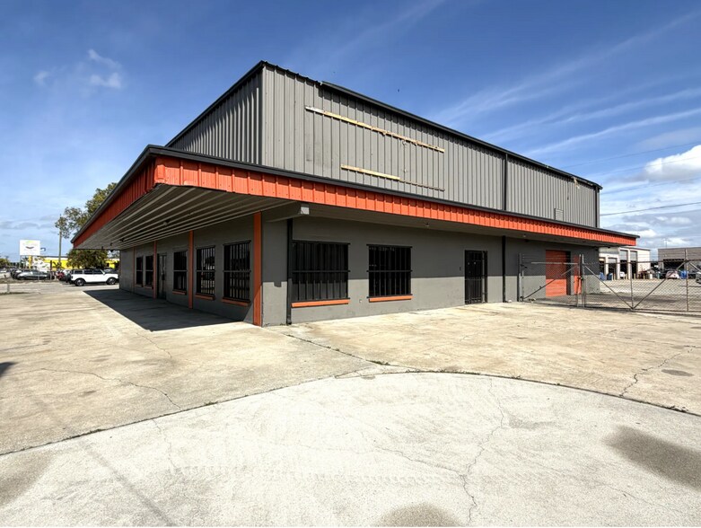 More Photos Of 2575 Fowler St, Fort Myers Auto Dealership For Sale