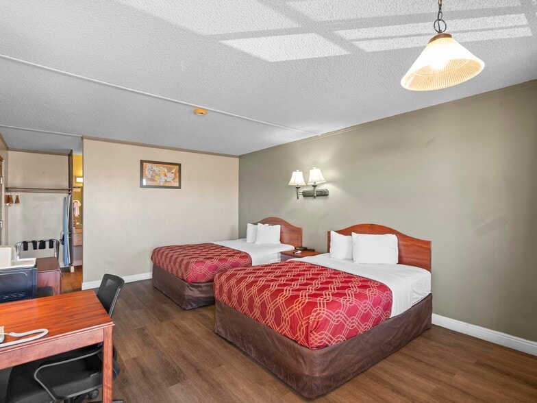 More Photos Of 1225 S State St, Salina Hotel For Sale