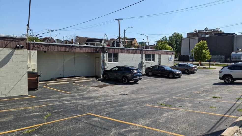 More Photos Of 221 E Washington St, Bloomington Office For Lease