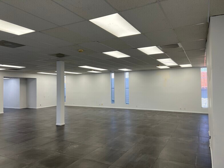 More Photos Of 844 E Sahara Ave, Las Vegas Loft Creative Space For Lease