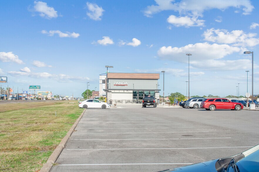 More Photos Of 3080 Highway 365, Port Arthur Restaurant For Sale