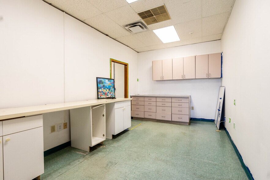 More Photos Of 11813 W 77th St, Lenexa Office For Sale