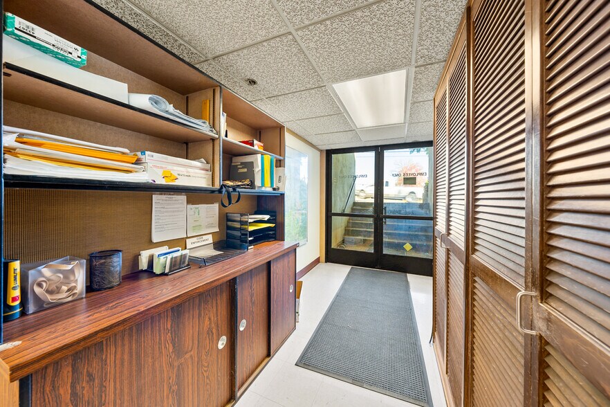 More Photos Of 700 NW Dimmick St, Grants Pass Specialty For Sale